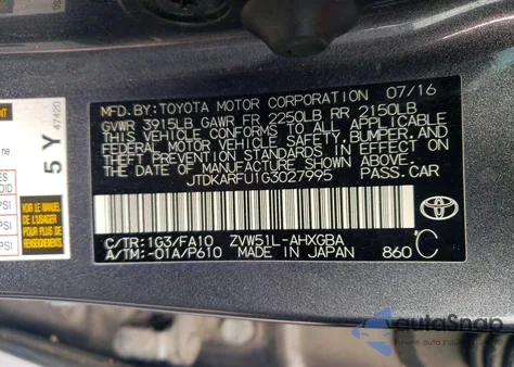 2016 Toyota Prius z USA, uszkodzony, nr VIN JTDKARFU1G3027995